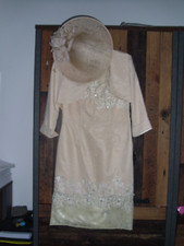 stunning ladies MASCARA